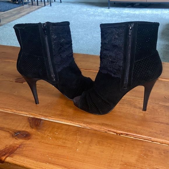Fergie All Black Lustin Booties - Picture 7 of 11